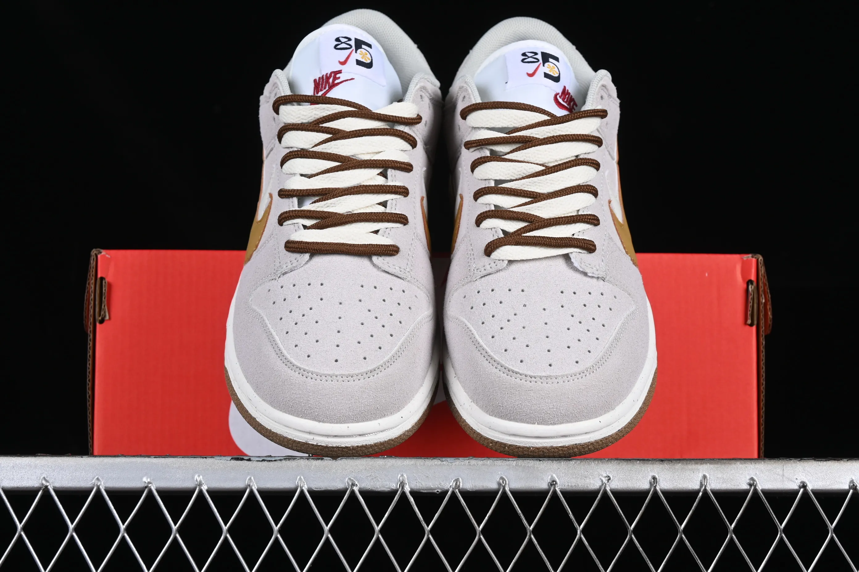 All Categories Nk SB Dunk Series Nk SB Dunk Low Low-top sneakers Cost-effective version Nk SB Dunk Low "85" double hook SB low-top sports and leisure sneakers DO9457-105